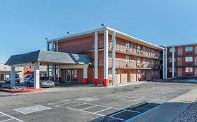 Pueblo Inn